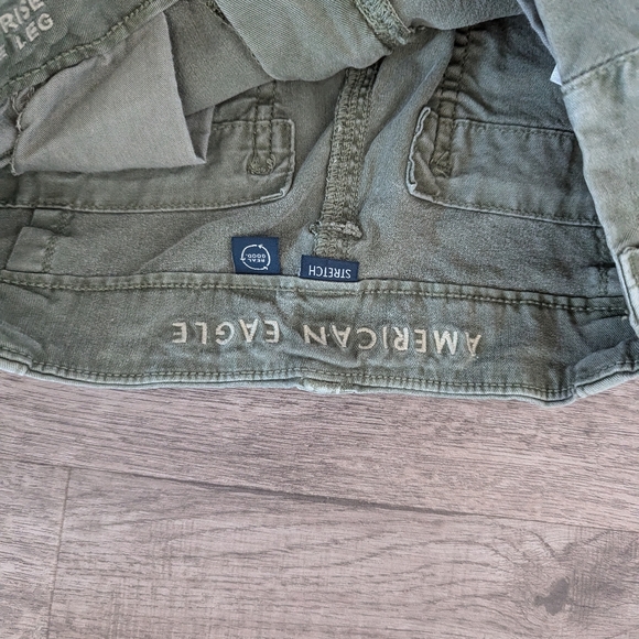 American Eagle cargo pants, short, size 2 - Picture 4 of 4